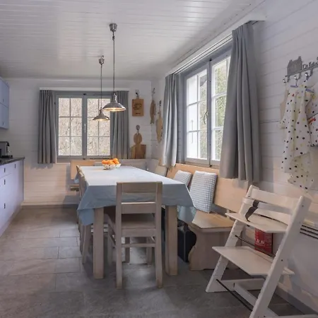 Chalet Okkernoot 木屋 莫雷尔